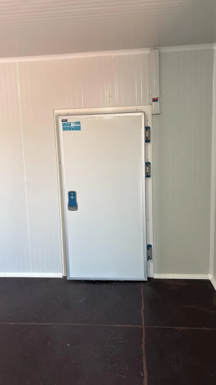 Soğuk oda kapısı ve sandviç panel duvarlar